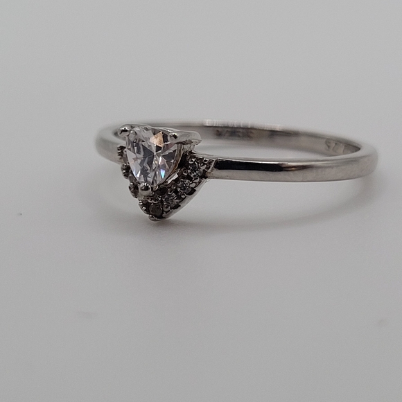 Sterling silver ring, size 7. Triangular gemstone accent. By Charmed aroma. - Picture 8 of 11